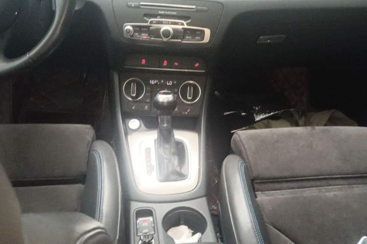 Used Audi Q3 2018 30th Anniversary Edition 35 TFSI Sport Model Gear Lever