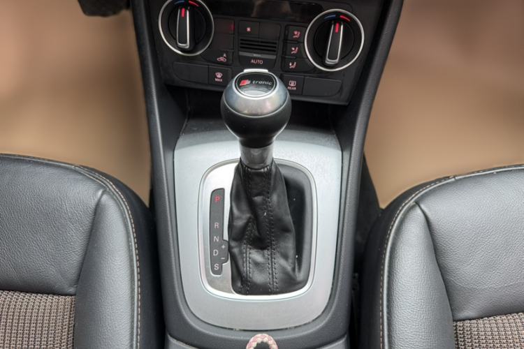 Used Audi Q3 2018 30th Anniversary Edition 30 TFSI Fashion Model Gear Lever