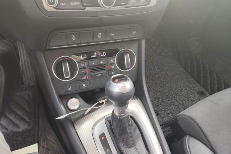 Used Audi Q3 2018 30th Anniversary Edition 35 TFSI Sport Model Gear Lever