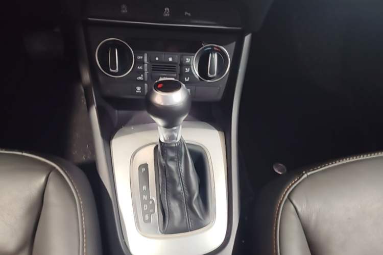 Used Audi Q3 2018 30th Anniversary Edition 30 TFSI Fashion Model Gear Lever