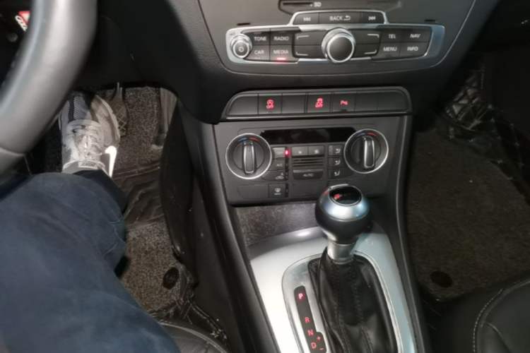 Used Audi Q3 2018 30th Anniversary Edition 30 TFSI Fashion Model Gear Lever