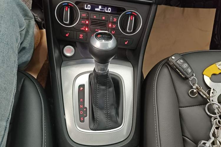Used Audi Q3 2018 30th Anniversary Edition 30 TFSI Style Model Gear Lever