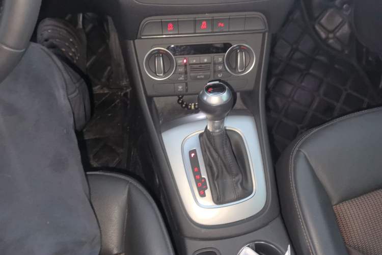 Used Audi Q3 2018 30th Anniversary Edition 30 TFSI Fashion Model Gear Lever