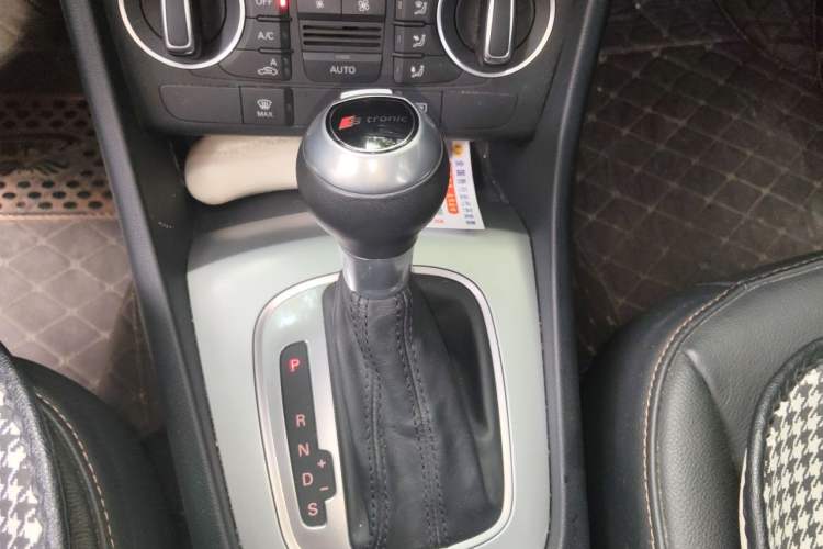 Used Audi Q3 2018 30th Anniversary Edition 35 TFSI Fashion Model Gear Lever
