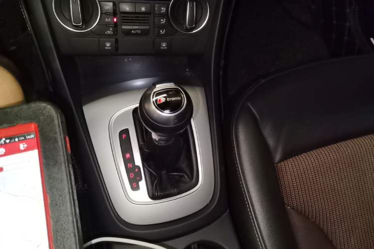Used Audi Q3 2018 30th Anniversary Edition 30 TFSI Fashion Model Gear Lever