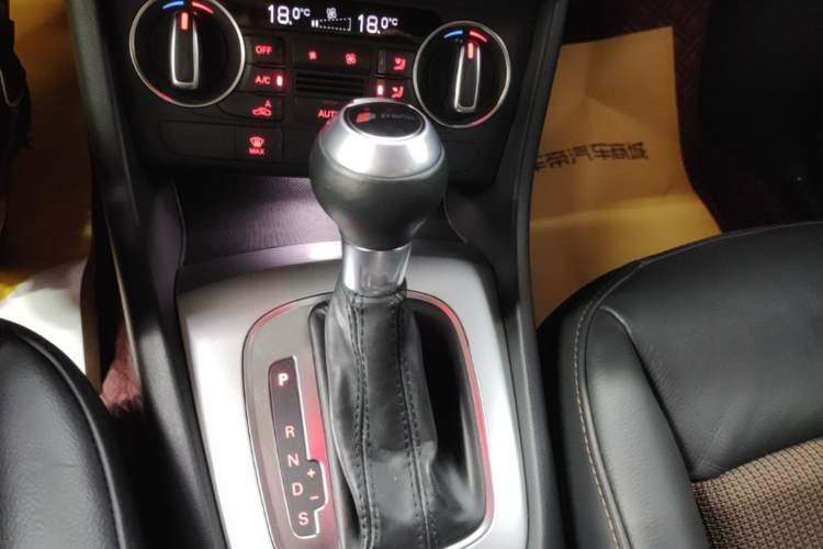 Used Audi Q3 2018 30th Anniversary Edition 30 TFSI Fashion Model Gear Lever