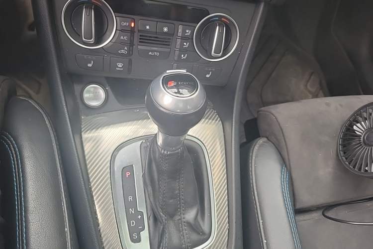 Used Audi Q3 2018 30th Anniversary Edition 35 TFSI Sport Model Gear Lever