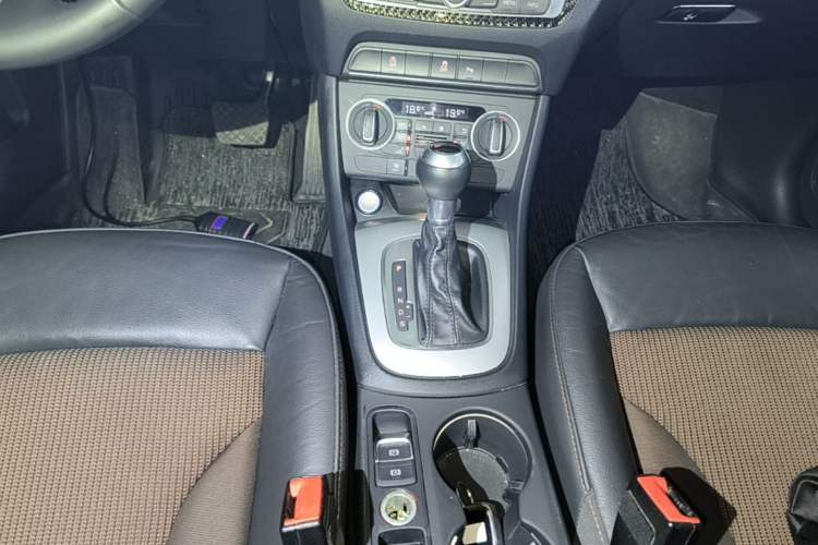 Used Audi Q3 2018 30th Anniversary Edition 30 TFSI Fashion Model Gear Lever