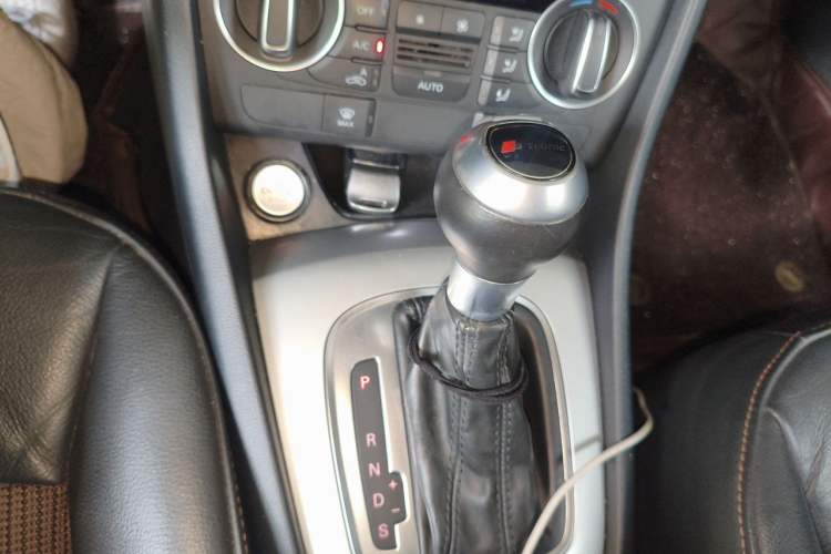 Used Audi Q3 2018 30th Anniversary Edition 30 TFSI Fashion Model Gear Lever