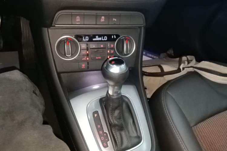 Used Audi Q3 2018 30th Anniversary Edition 30 TFSI Fashion Model Gear Lever