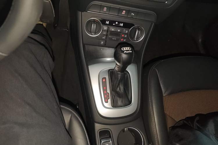 Used Audi Q3 2018 30th Anniversary Edition 30 TFSI Fashion Model Gear Lever