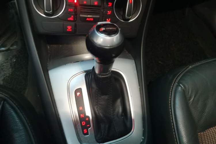 Used Audi Q3 2018 30th Anniversary Edition 30 TFSI Fashion Model Gear Lever