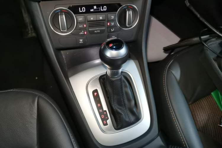 Used Audi Q3 2018 30th Anniversary Edition 30 TFSI Fashion Model Gear Lever