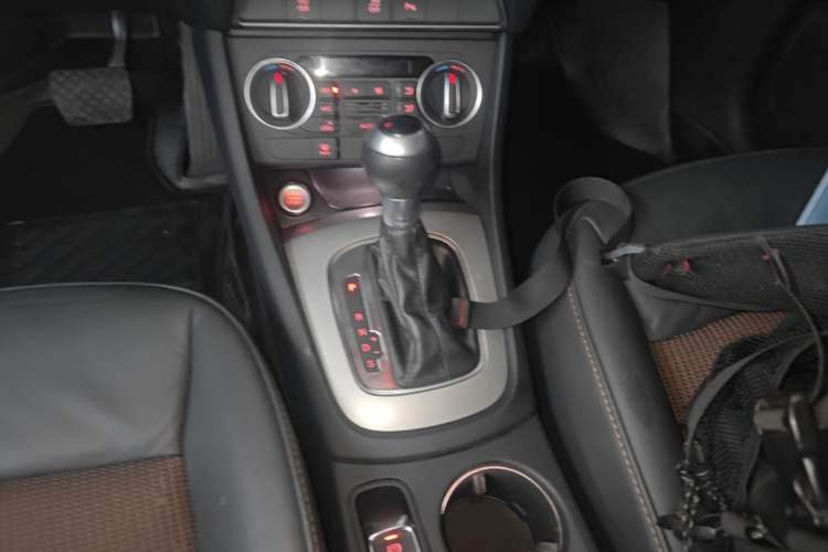 Used Audi Q3 2018 30th Anniversary Edition 30 TFSI Fashion Model Gear Lever