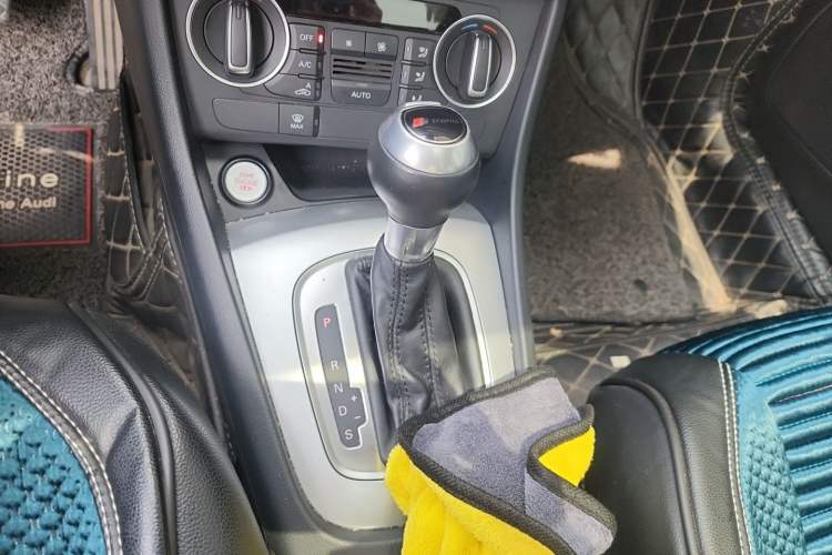 Used Audi Q3 2018 30th Anniversary Edition 30 TFSI Fashion Model Gear Lever