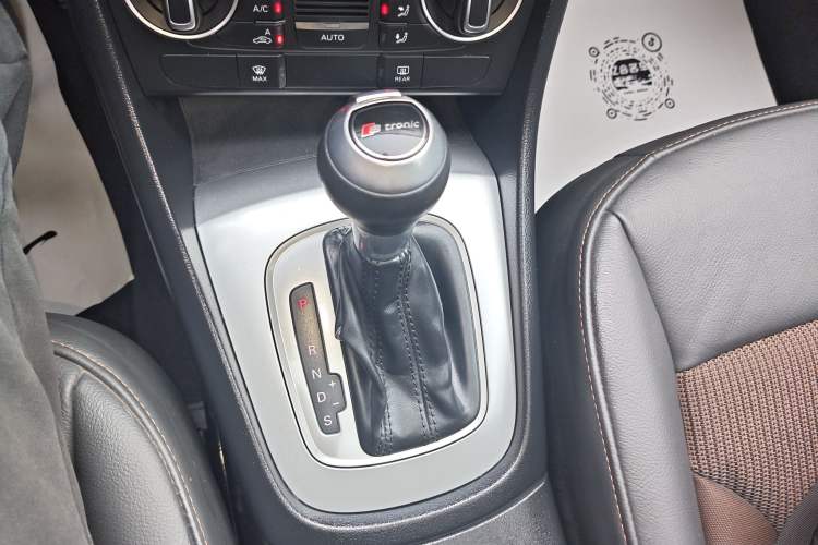 Used Audi Q3 2018 30th Anniversary Edition 30 TFSI Fashion Model Gear Lever