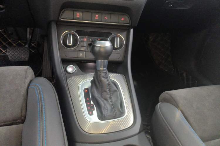 Used Audi Q3 2018 30th Anniversary Edition 35 TFSI Sport Model Gear Lever