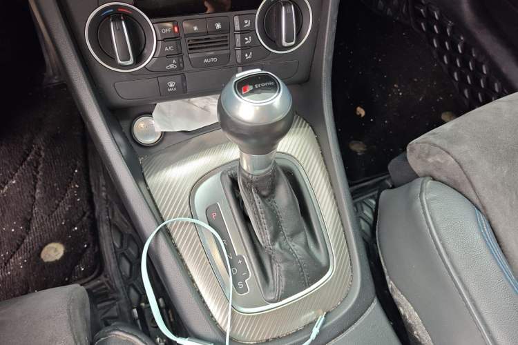 Used Audi Q3 2018 30th Anniversary Edition 35 TFSI Sport Model Gear Lever