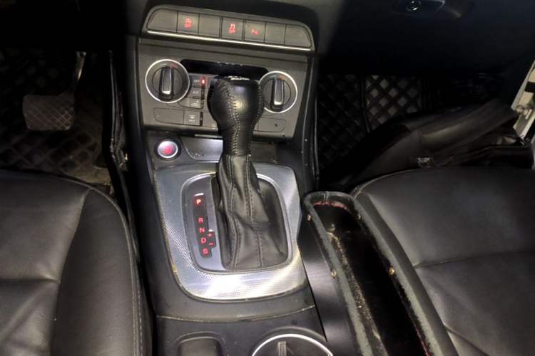 Used Audi Q3 2018 30th Anniversary Edition 30 TFSI Style Model Gear Lever
