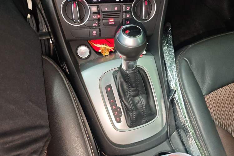 Used Audi Q3 2018 30th Anniversary Edition 30 TFSI Fashion Model Gear Lever