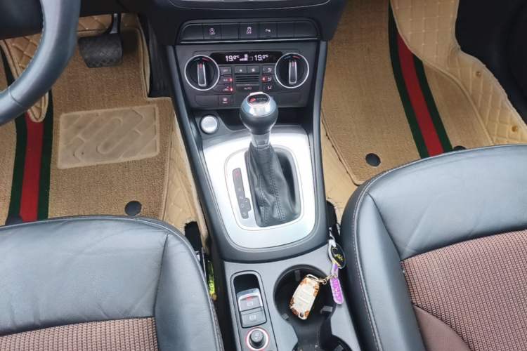 Used Audi Q3 2018 30th Anniversary Edition 30 TFSI Fashion Model Gear Lever