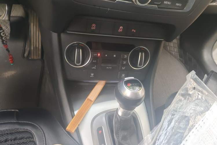 Used Audi Q3 2018 30th Anniversary Edition 30 TFSI Fashion Model Gear Lever