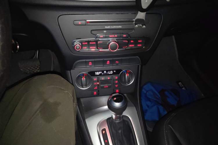 Used Audi Q3 2018 30th Anniversary Edition 30 TFSI Fashion Model Gear Lever
