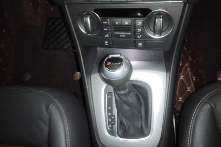 Used Audi Q3 2018 30th Anniversary Edition 30 TFSI Fashion Model Gear Lever