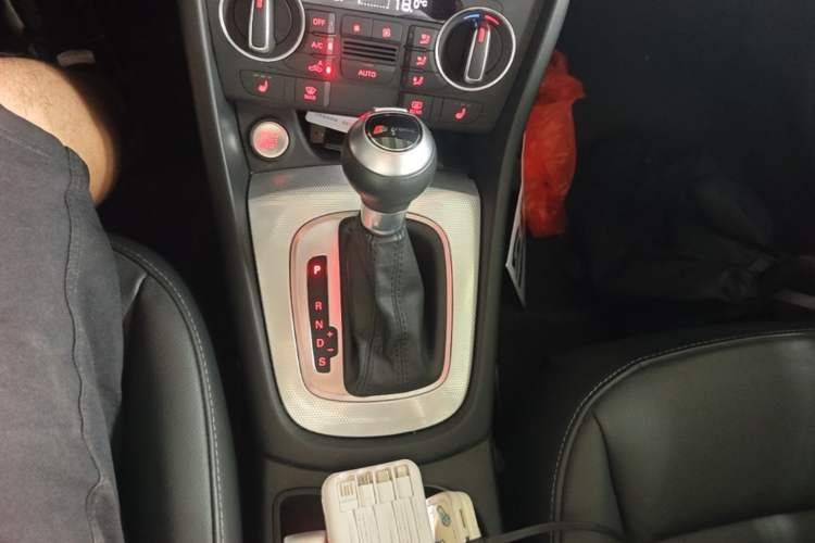 Used Audi Q3 2018 30th Anniversary Edition 30 TFSI Style Model Gear Lever