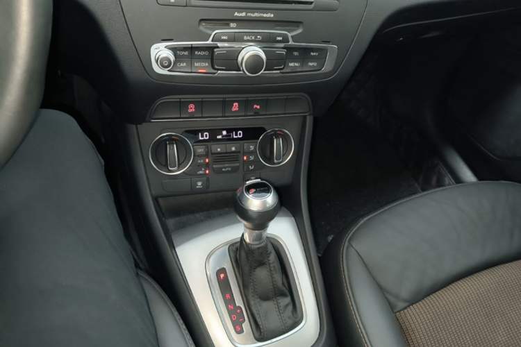 Used Audi Q3 2018 30th Anniversary Edition 30 TFSI Fashion Model Gear Lever