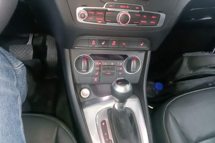 Used Audi Q3 2018 30th Anniversary Edition 30 TFSI Style Model Gear Lever