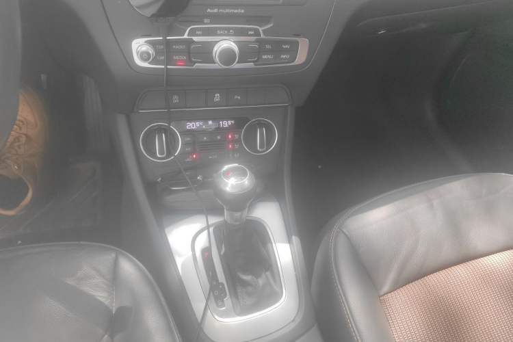 Used Audi Q3 2018 30th Anniversary Edition 30 TFSI Fashion Model Gear Lever