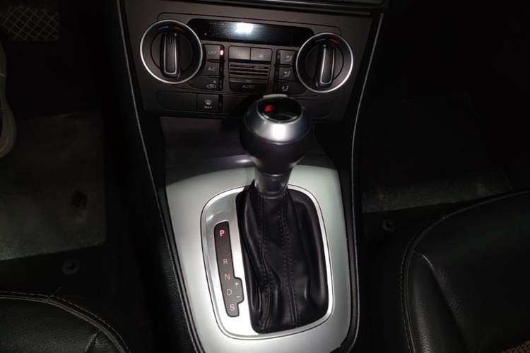Used Audi Q3 2018 30th Anniversary Edition 30 TFSI Fashion Model Gear Lever