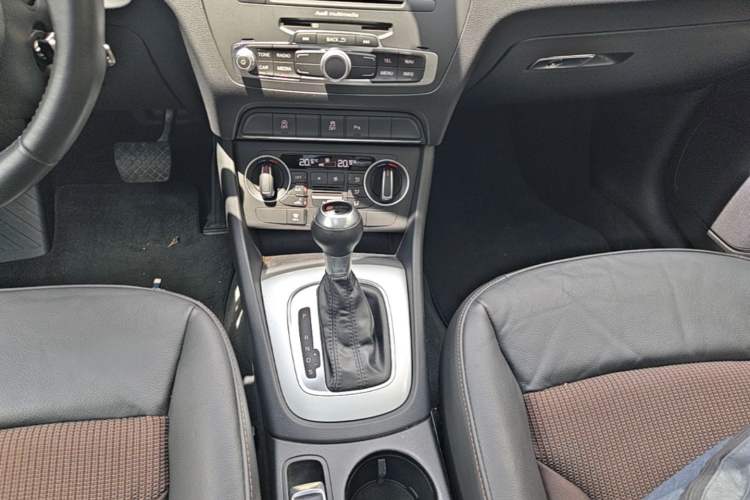 Used Audi Q3 2018 30th Anniversary Edition 30 TFSI Fashion Model Gear Lever