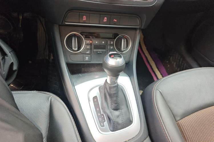 Used Audi Q3 2018 30th Anniversary Edition 30 TFSI Fashion Model Gear Lever