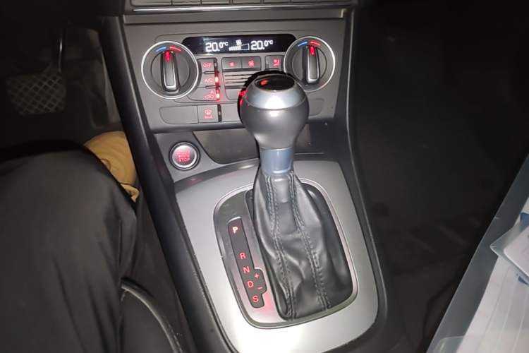 Used Audi Q3 2018 30th Anniversary Edition 30 TFSI Fashion Model Gear Lever