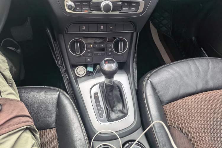 Used Audi Q3 2018 30th Anniversary Edition 30 TFSI Fashion Model Gear Lever