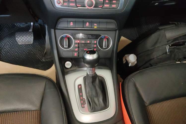 Used Audi Q3 2018 35 TFSI Fashion Edition Collector's Model Gear Lever