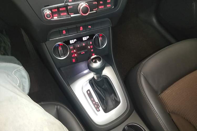 Used Audi Q3 2018 30th Anniversary Edition 30 TFSI Fashion Model Gear Lever