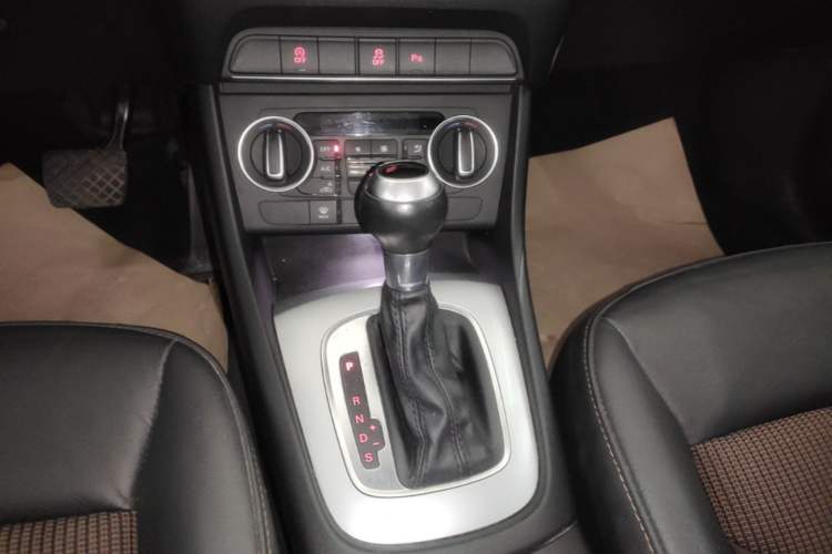 Used Audi Q3 2018 30th Anniversary Edition 30 TFSI Fashion Model Gear Lever