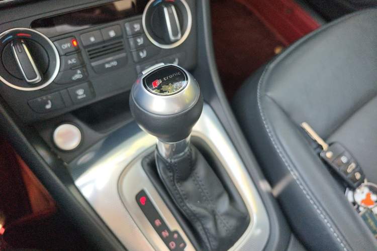 Used Audi Q3 2018 30th Anniversary Edition 30 TFSI Style Model Gear Lever