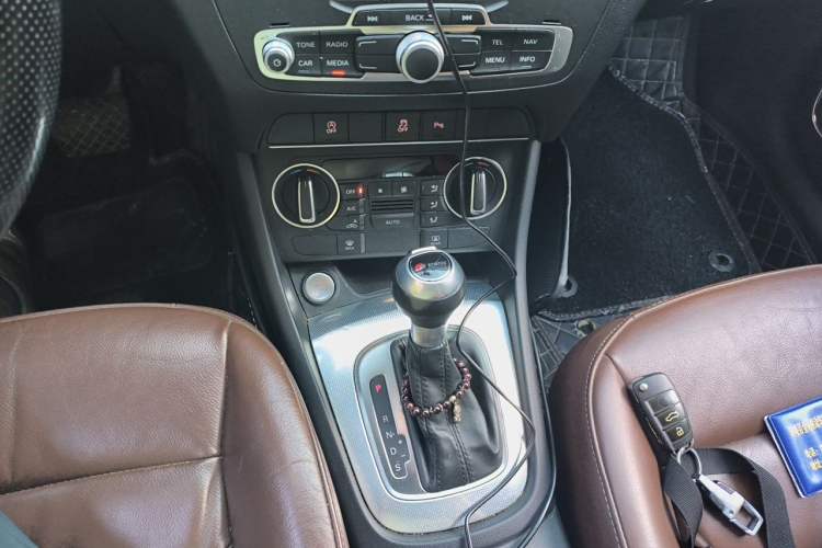 Used Audi Q3 2018 30th Anniversary Edition 30 TFSI Style Model Gear Lever