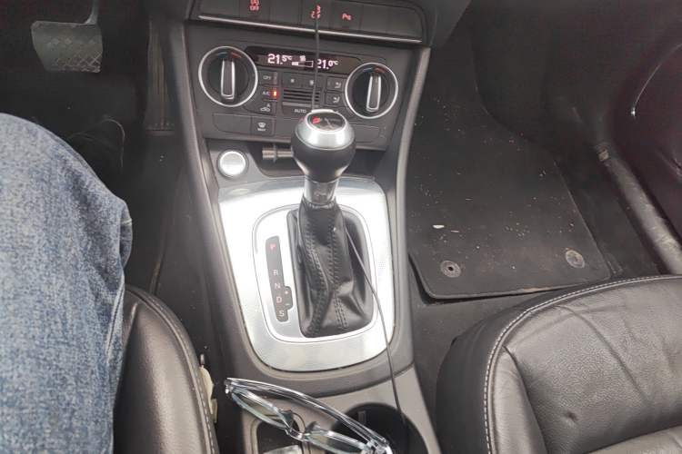 Used Audi Q3 2018 30th Anniversary Edition 30 TFSI Style Model Gear Lever