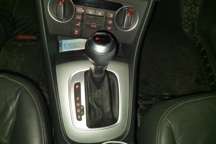 Used Audi Q3 2018 30 TFSI Fashion Edition Collector's Version Gear Lever
