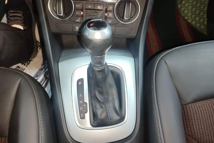 Used Audi Q3 2018 35 TFSI Fashion Edition Collector's Model Gear Lever