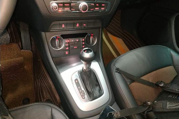Used Audi Q3 2018 30th Anniversary Edition 30 TFSI Fashion Model Gear Lever