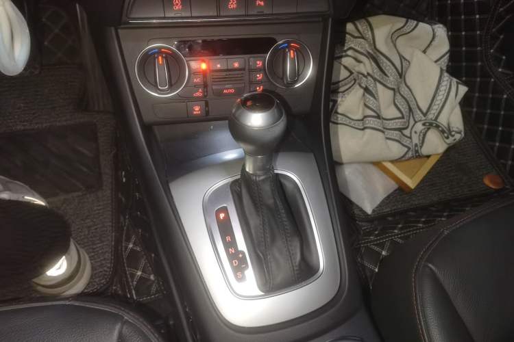 Used Audi Q3 2018 30th Anniversary Edition 30 TFSI Fashion Model Gear Lever