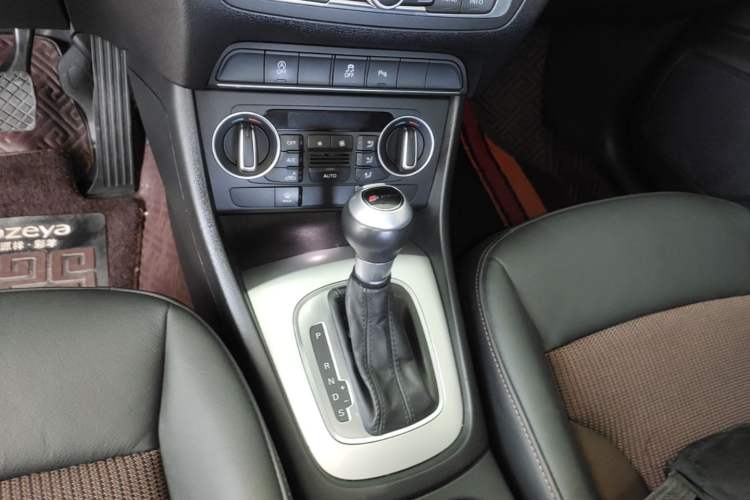 Used Audi Q3 2018 30th Anniversary Edition 30 TFSI Fashion Model Gear Lever