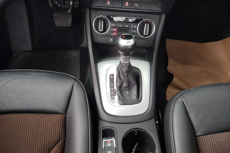 Used Audi Q3 2018 30th Anniversary Edition 30 TFSI Fashion Model Gear Lever