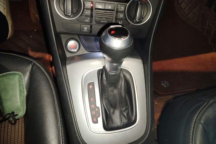Used Audi Q3 2018 30th Anniversary Edition 30 TFSI Fashion Model Gear Lever